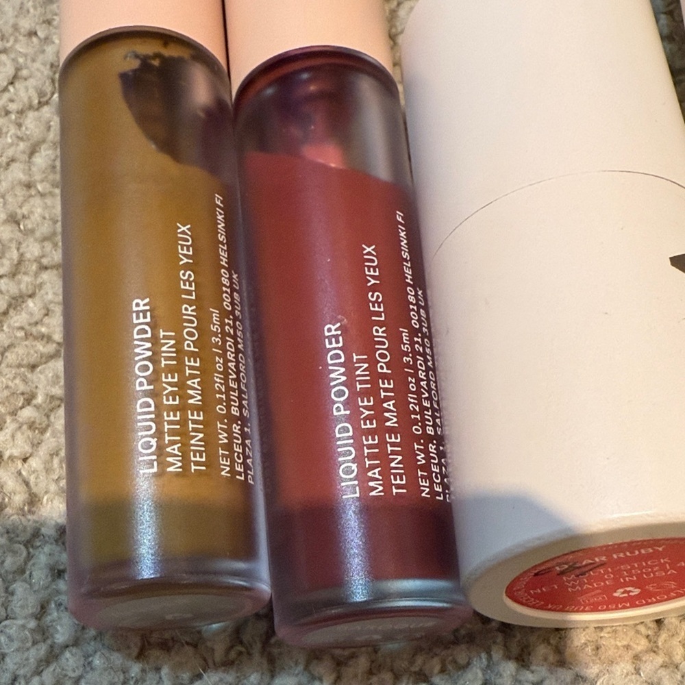 ILIA - 2 liquid eyeshadows, 1 multi use stick, 1 eyeliner - new! - Picture 4 of 5